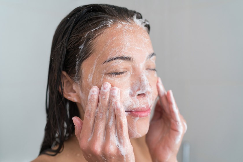 Pelle mista o grassa? Detergi il tuo viso con prodotti adatti alla tua pelle